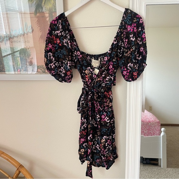 NEW Saltwater Luxe Bria Floral Wrap Mini Dress in Small - Picture 4 of 6